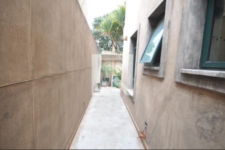 Casa à venda com 378m², 4 quartos e 8 vagasEntrada de Serviço