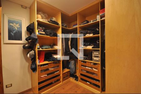 Casa à venda com 378m², 4 quartos e 8 vagasCloset da Suíte Master