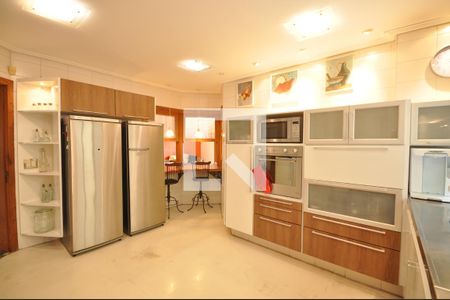 Casa à venda com 378m², 4 quartos e 8 vagasCozinha