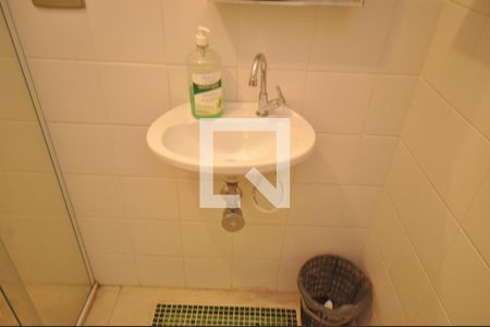 Casa à venda com 378m², 4 quartos e 8 vagasBanheiro de Serviço