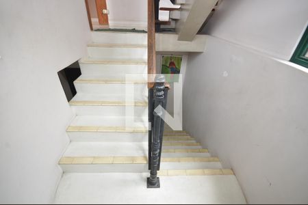 Casa à venda com 378m², 4 quartos e 8 vagasEscada de Acesso a Garagem