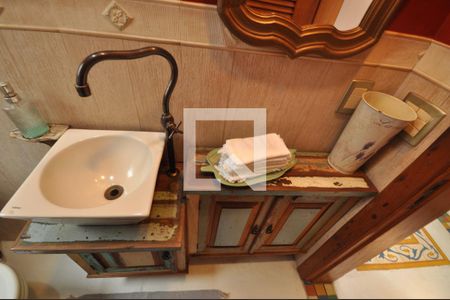 Casa à venda com 378m², 4 quartos e 8 vagasLavabo