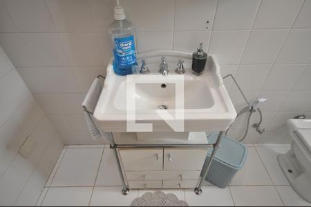 Casa à venda com 378m², 4 quartos e 8 vagasBanheiro da Suíte 2