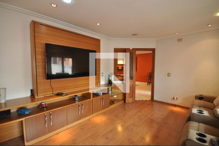 Casa à venda com 378m², 4 quartos e 8 vagasSala de TV