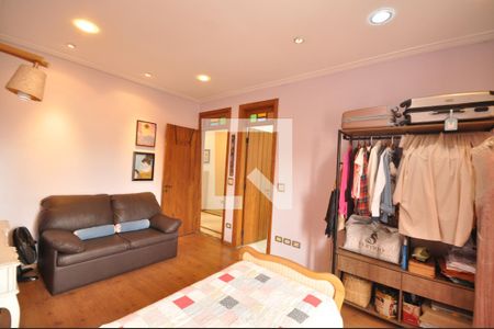 Casa à venda com 378m², 4 quartos e 8 vagasSuíte 2