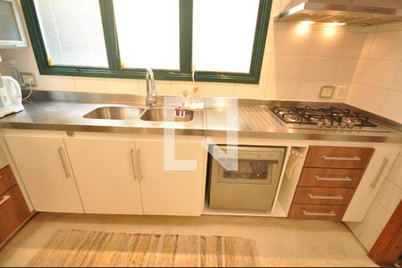 Casa à venda com 378m², 4 quartos e 8 vagasCozinha