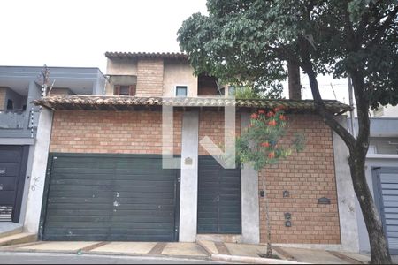 Casa à venda com 378m², 4 quartos e 8 vagasFachada