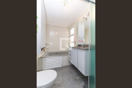 Apartamento à venda com 340m², 4 quartos e 4 vagasBanheiro da Suíte 1