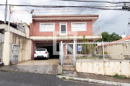 Casa à venda com 300m², 5 quartos e 6 vagas Casa à venda com 300m², 5 quartos e 6 vagasFachada