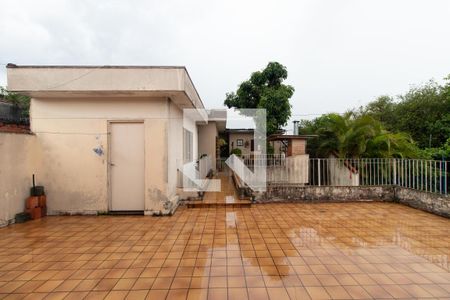 Casa à venda com 300m², 5 quartos e 6 vagas Casa à venda com 300m², 5 quartos e 6 vagasQuintal 2
