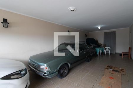 Casa à venda com 300m², 5 quartos e 6 vagas Casa à venda com 300m², 5 quartos e 6 vagasGaragem