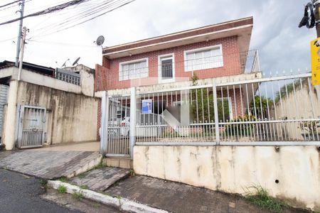 Casa à venda com 300m², 5 quartos e 6 vagas Casa à venda com 300m², 5 quartos e 6 vagasFachada