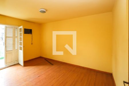 Casa à venda com 250m², 3 quartos e 2 vagas Casa à venda com 250m², 3 quartos e 2 vagasQuarto 3