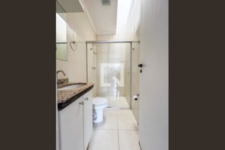 Banheiro da Suíte de casa para alugar com 2 quartos, 96m² em Vila Gea, São Paulo