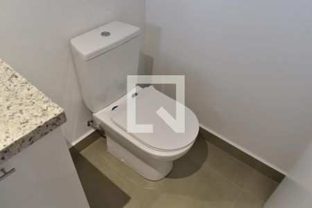 Banheiro de kitnet/studio para alugar com 1 quarto, 33m² em Portão, Curitiba