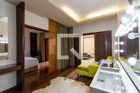 Casa à venda com 7870m², 5 quartos e 5 vagas Casa à venda com 7870m², 5 quartos e 5 vagasQuarto 01