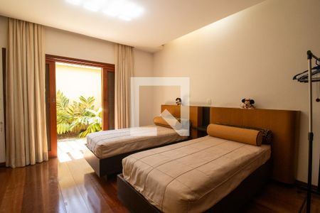 Casa à venda com 7870m², 5 quartos e 5 vagas Casa à venda com 7870m², 5 quartos e 5 vagasQuarto 02