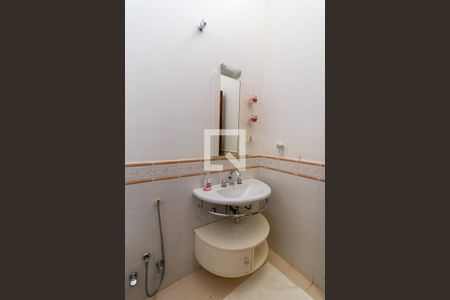 Casa à venda com 7870m², 5 quartos e 5 vagas Casa à venda com 7870m², 5 quartos e 5 vagasLavabo