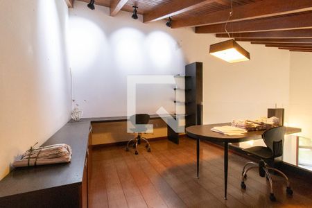 Casa à venda com 7870m², 5 quartos e 5 vagas Casa à venda com 7870m², 5 quartos e 5 vagasSala