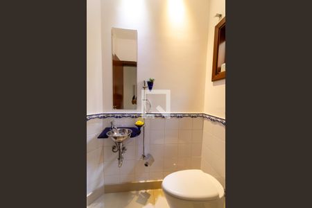 Casa à venda com 7870m², 5 quartos e 5 vagas Casa à venda com 7870m², 5 quartos e 5 vagasLavabo