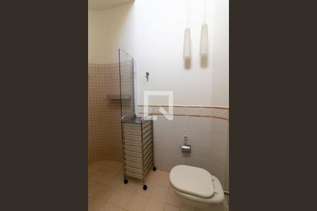 Casa à venda com 7870m², 5 quartos e 5 vagas Casa à venda com 7870m², 5 quartos e 5 vagasLavabo