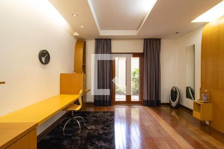 Casa à venda com 7870m², 5 quartos e 5 vagas Casa à venda com 7870m², 5 quartos e 5 vagasQuarto 04