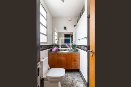 Apartamento à venda com 295m², 3 quartos e 2 vagas Apartamento à venda com 295m², 3 quartos e 2 vagasBanheiro da Suíte 1