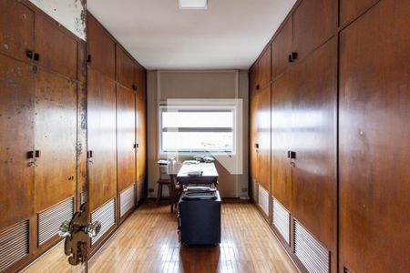 Apartamento à venda com 295m², 3 quartos e 2 vagas Apartamento à venda com 295m², 3 quartos e 2 vagasCloset da Suíte 3