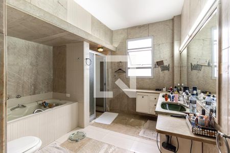 Apartamento à venda com 295m², 3 quartos e 2 vagas Apartamento à venda com 295m², 3 quartos e 2 vagasBanheiro da Suíte 3