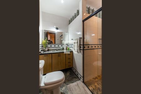 Apartamento à venda com 295m², 3 quartos e 2 vagas Apartamento à venda com 295m², 3 quartos e 2 vagasBanheiro da Suíte 2