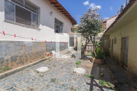 Casa à venda com 210m², 3 quartos e 2 vagasQuintal