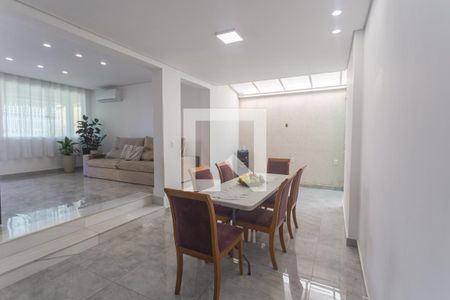 Casa à venda com 210m², 3 quartos e 2 vagasCopa