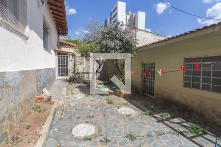 Casa à venda com 210m², 3 quartos e 2 vagasQuintal