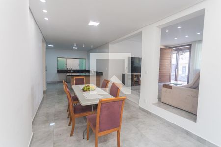 Casa à venda com 210m², 3 quartos e 2 vagasCopa