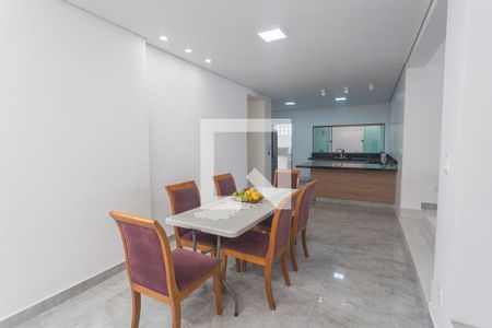 Casa à venda com 210m², 3 quartos e 2 vagasCopa