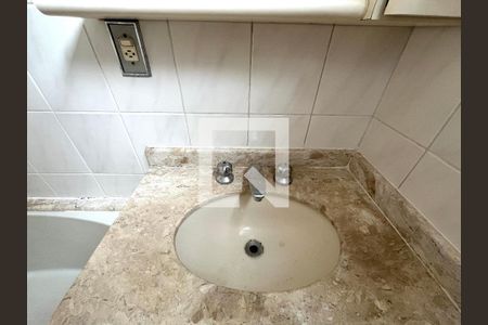 Apartamento à venda com 75m², 3 quartos e 2 vagasBanheiro do Quarto