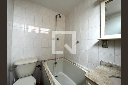 Apartamento à venda com 75m², 3 quartos e 2 vagasBanheiro do Quarto