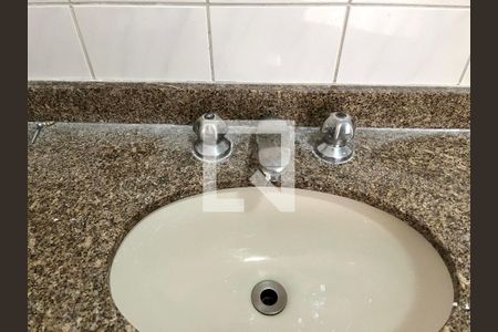 Apartamento à venda com 75m², 3 quartos e 2 vagasBanheiro