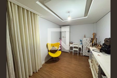 Casa à venda com 350m², 4 quartos e 3 vagas Casa à venda com 350m², 4 quartos e 3 vagasQuarto