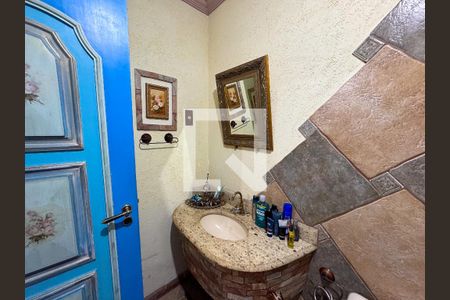 Casa à venda com 350m², 4 quartos e 3 vagas Casa à venda com 350m², 4 quartos e 3 vagasBanheiro