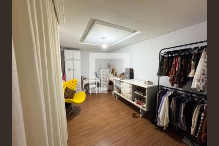 Casa à venda com 350m², 4 quartos e 3 vagas Casa à venda com 350m², 4 quartos e 3 vagasQuarto