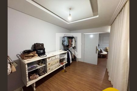 Casa à venda com 350m², 4 quartos e 3 vagas Casa à venda com 350m², 4 quartos e 3 vagasQuarto