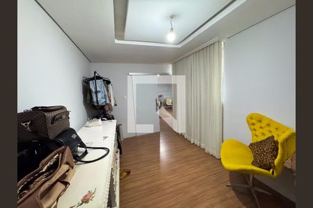Casa à venda com 350m², 4 quartos e 3 vagas Casa à venda com 350m², 4 quartos e 3 vagasQuarto