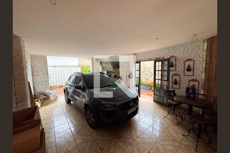 Casa à venda com 350m², 4 quartos e 3 vagas Casa à venda com 350m², 4 quartos e 3 vagasGaragem