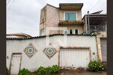 Casa à venda com 350m², 4 quartos e 3 vagas Casa à venda com 350m², 4 quartos e 3 vagasVista