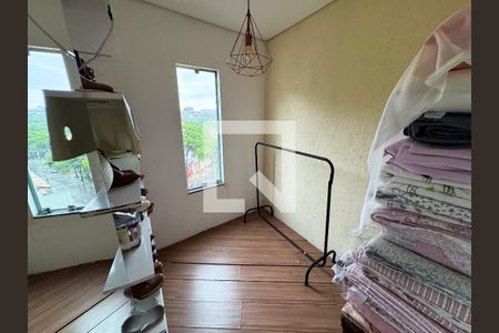 Casa à venda com 350m², 4 quartos e 3 vagas Casa à venda com 350m², 4 quartos e 3 vagasQuarto