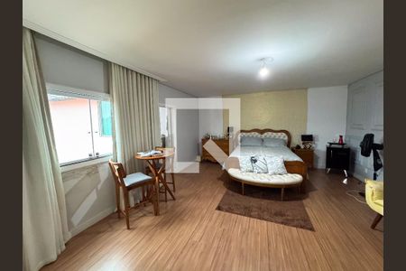 Casa à venda com 350m², 4 quartos e 3 vagas Casa à venda com 350m², 4 quartos e 3 vagasQuarto