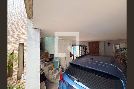 Casa à venda com 350m², 4 quartos e 3 vagas Casa à venda com 350m², 4 quartos e 3 vagasGaragem