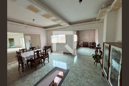 Casa à venda com 350m², 4 quartos e 3 vagas Casa à venda com 350m², 4 quartos e 3 vagasSala cobertura