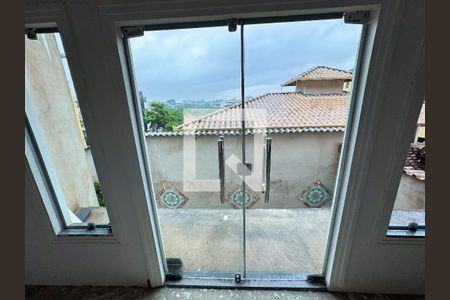 Casa à venda com 350m², 4 quartos e 3 vagas Casa à venda com 350m², 4 quartos e 3 vagasVista